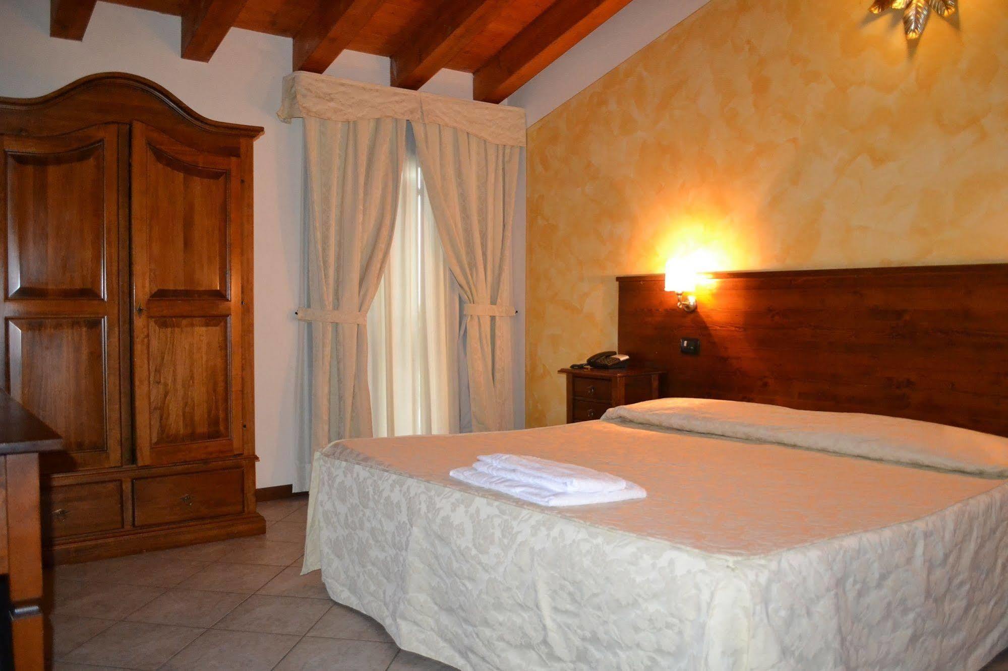 Albergo La Piana Ghedi Exterior foto
